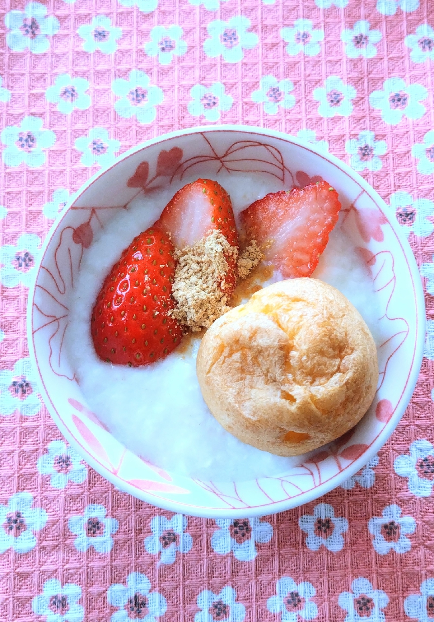 プチシューと苺のヨーグルト◇