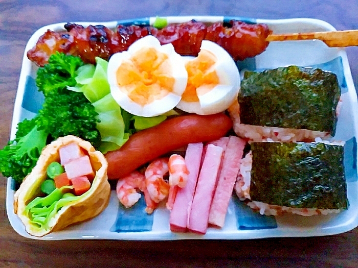 焼き鳥とゆで卵の朝食ワンプレート