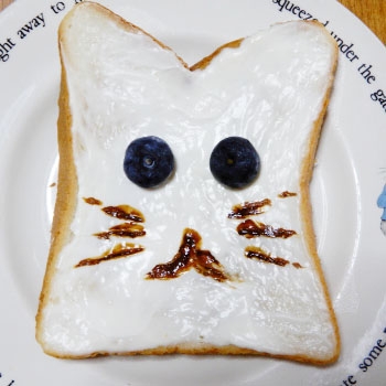猫型食パンで朝食♡