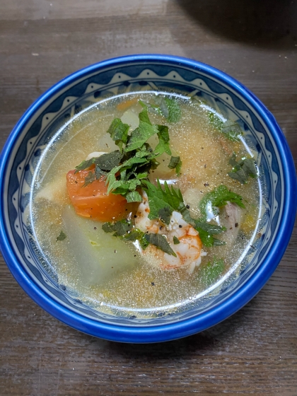 新味発見☘️とうがん、えび、鶏肉のタイ風スープ煮