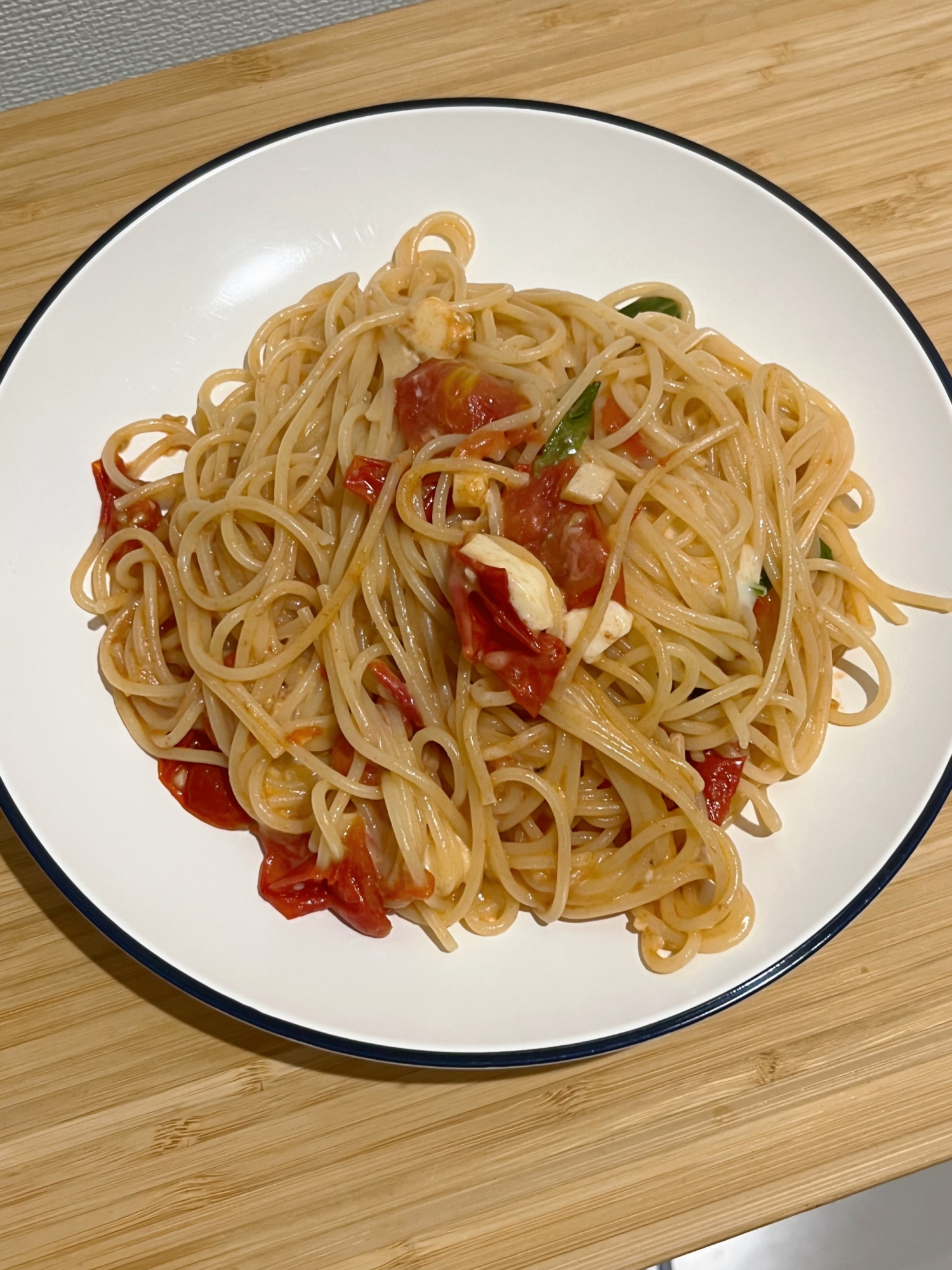 トマトとチーズのマルゲリータ風パスタ！