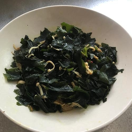 わかめとえのきの炒め物