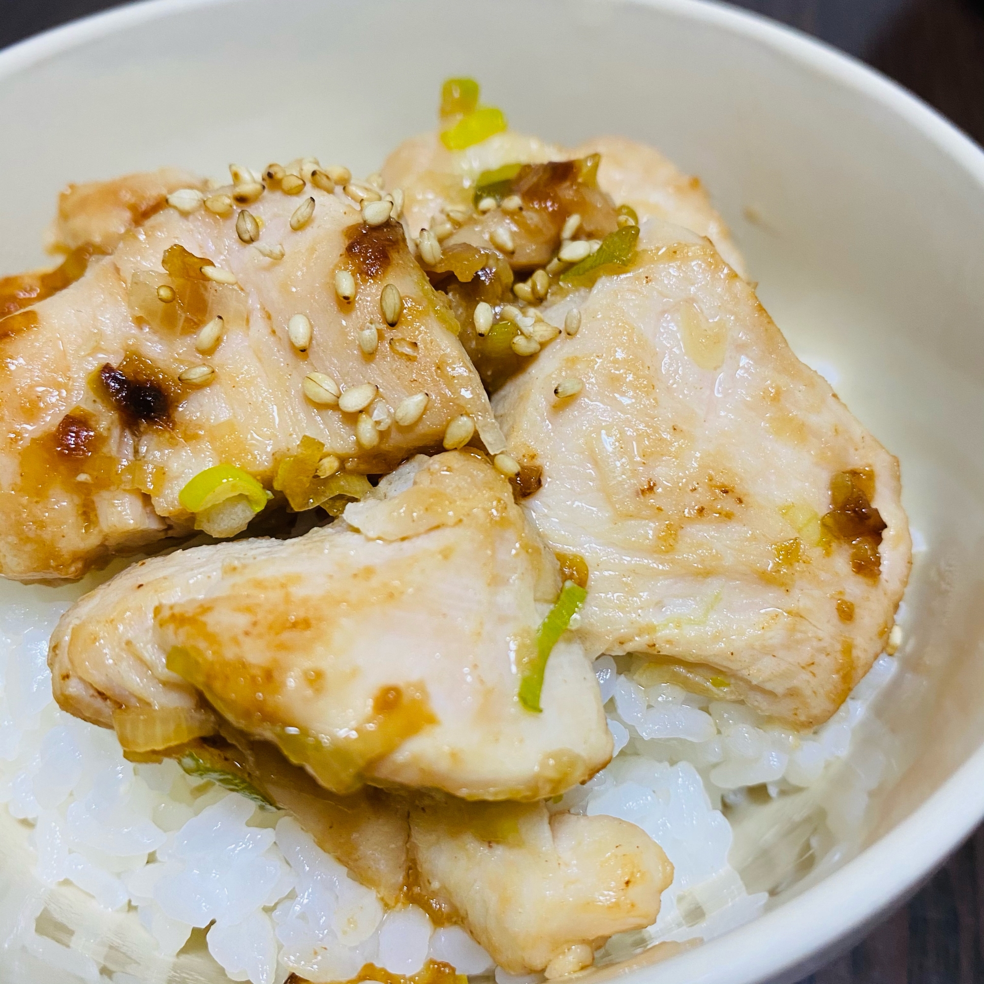 フリフリ簡単♪鶏ねぎ塩丼