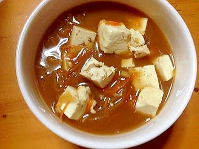 豆腐と人参と白菜と玉ねぎの味噌汁