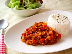 彩り鮮やか☆カンタン夏のドライカレー