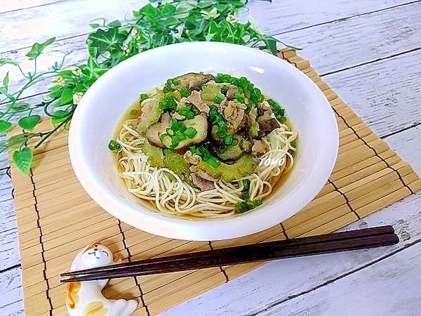 なすとゴーヤと豚肉のぶっ掛けカレー素麺