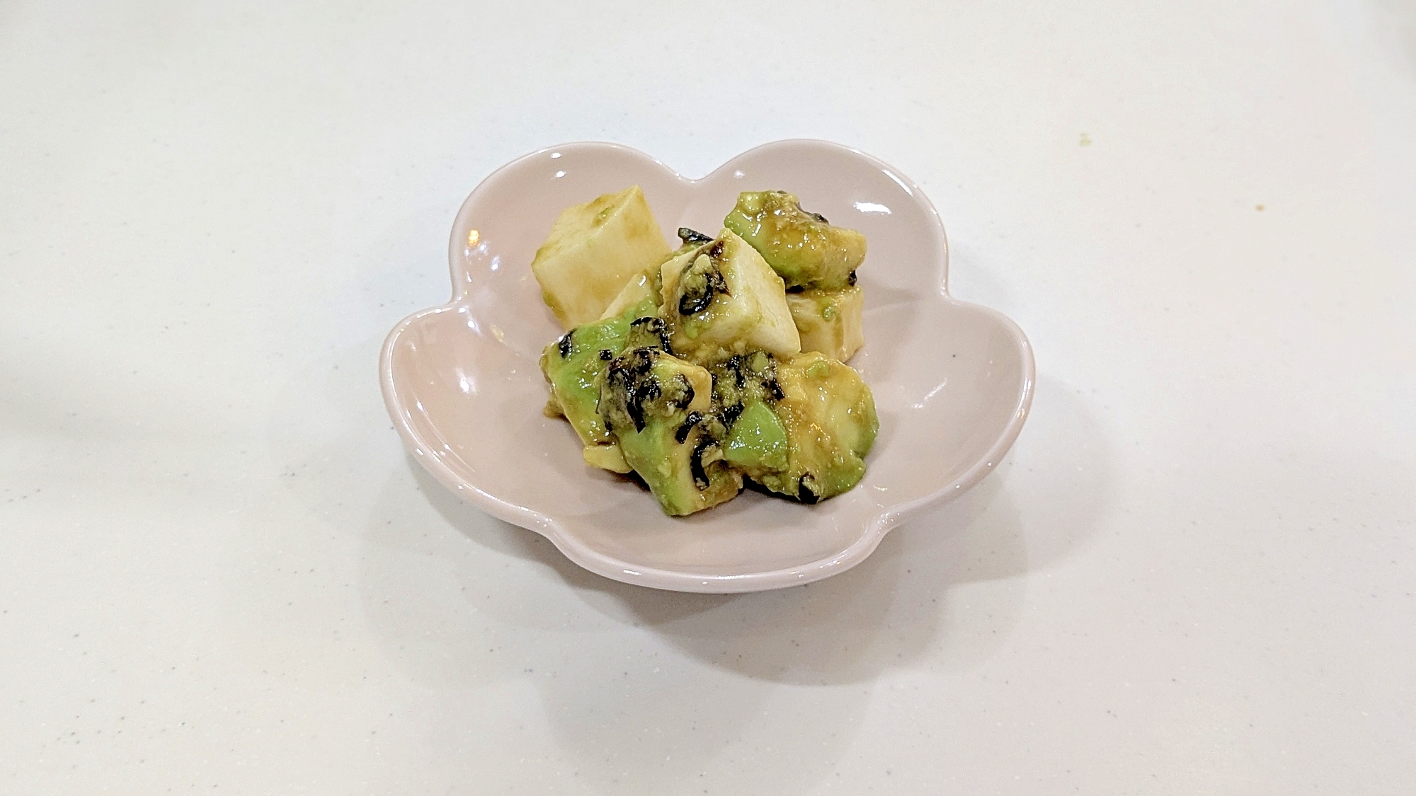 アボカドと長芋の塩昆布合え