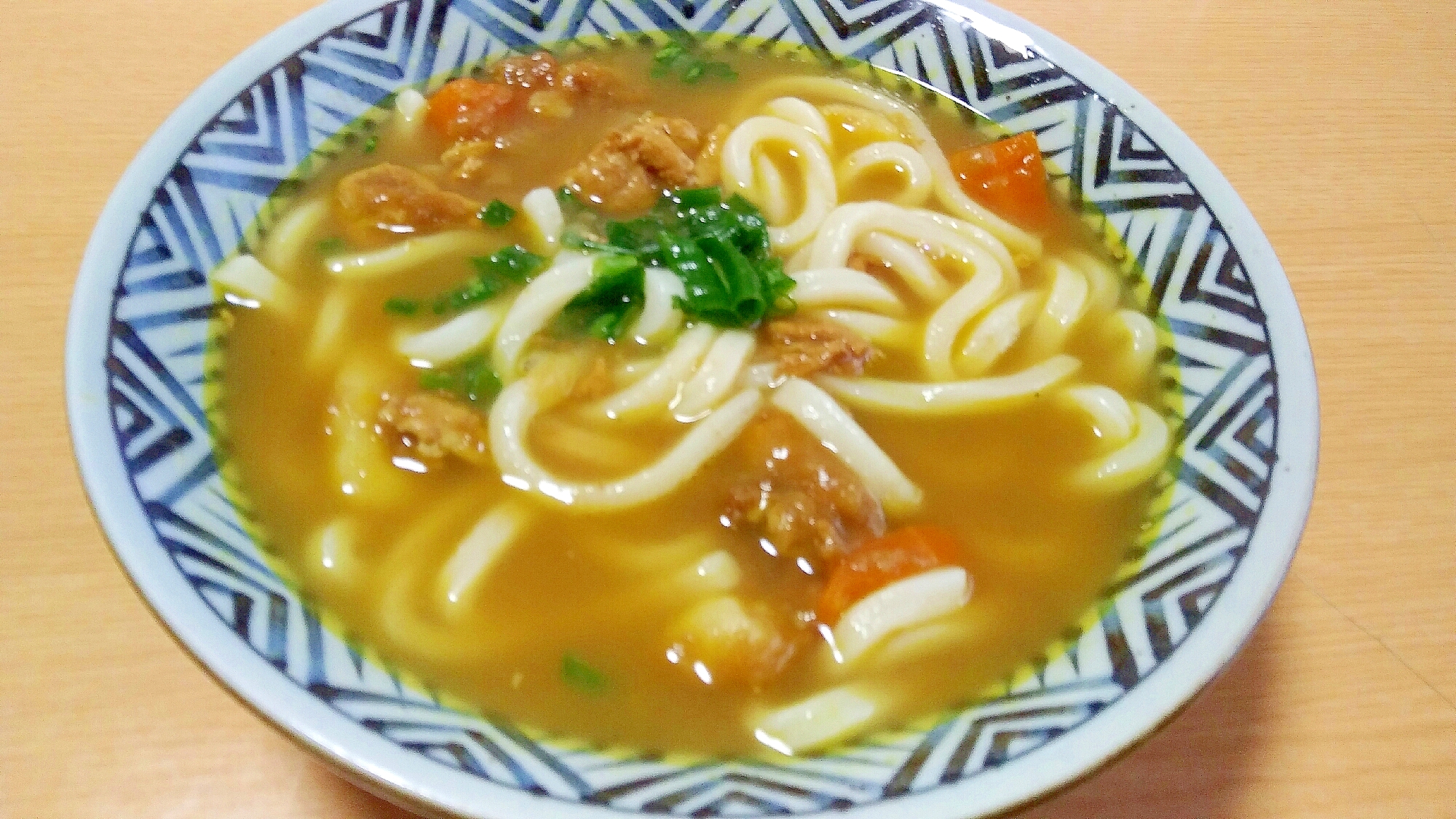 カレーをリメイク♪冷凍うどんと白だしでカレーうどん