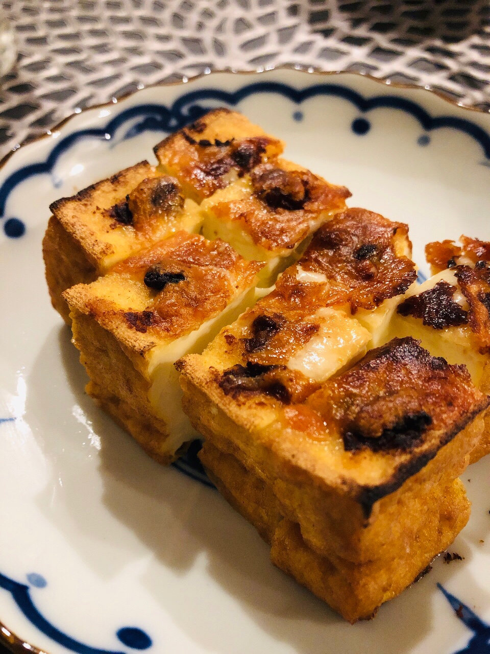 魚焼きグリルでカリッとおつまみ厚揚げ☆赤味噌チーズ