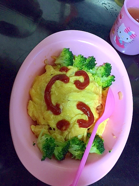 子供もにこにこ♪ トロトロオムライス