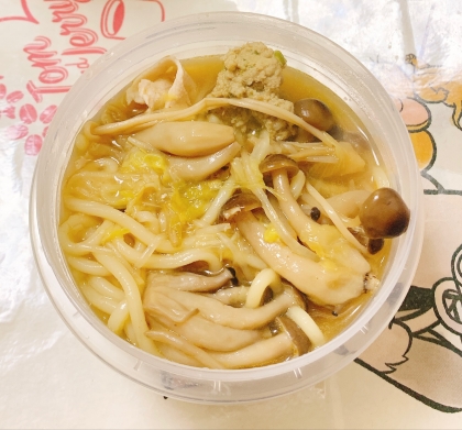 はじゃじゃさん‎♪野菜たっぷり醤油ラーメンランチにぴったりですね.⋆♡とても美味しくできました( ◕‿ ‹ ）♪ْ