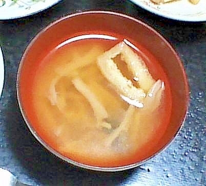 えのきとしめじと油揚げの味噌汁