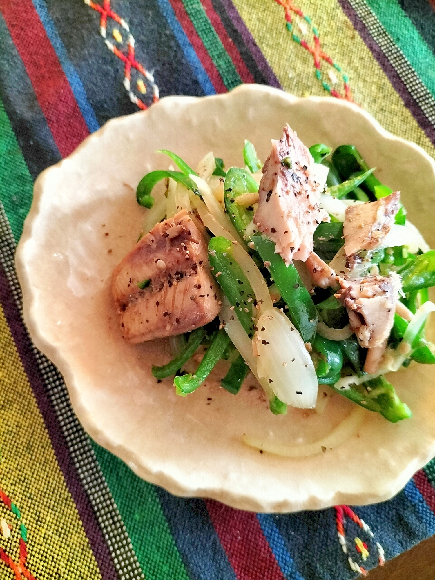 サバ缶とピーマンの生姜炒め♩