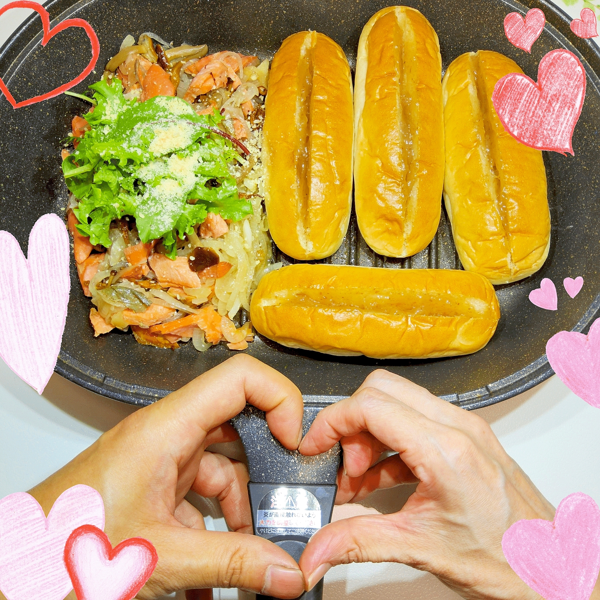 大阪出る時連れ出して！無花果コッペと焼鮭のペペロソ