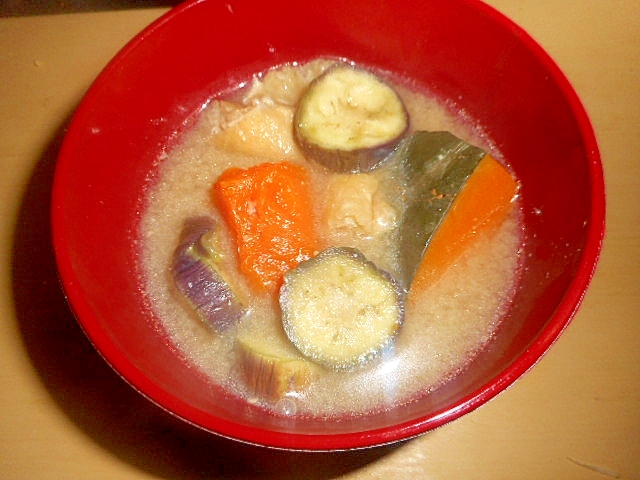 かぼちゃと油揚げ・なすの味噌汁