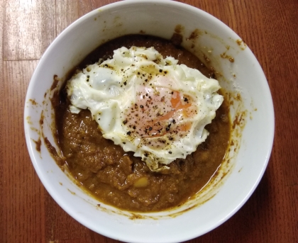 お家の残りカレーをアレンジして作りました(*ﾉωﾉ)やっぱりカレー×目玉焼きの組合せは最高ですよね( ´艸｀)また是非作ります★