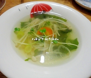 白ネギとわかめの簡単中華風スープ