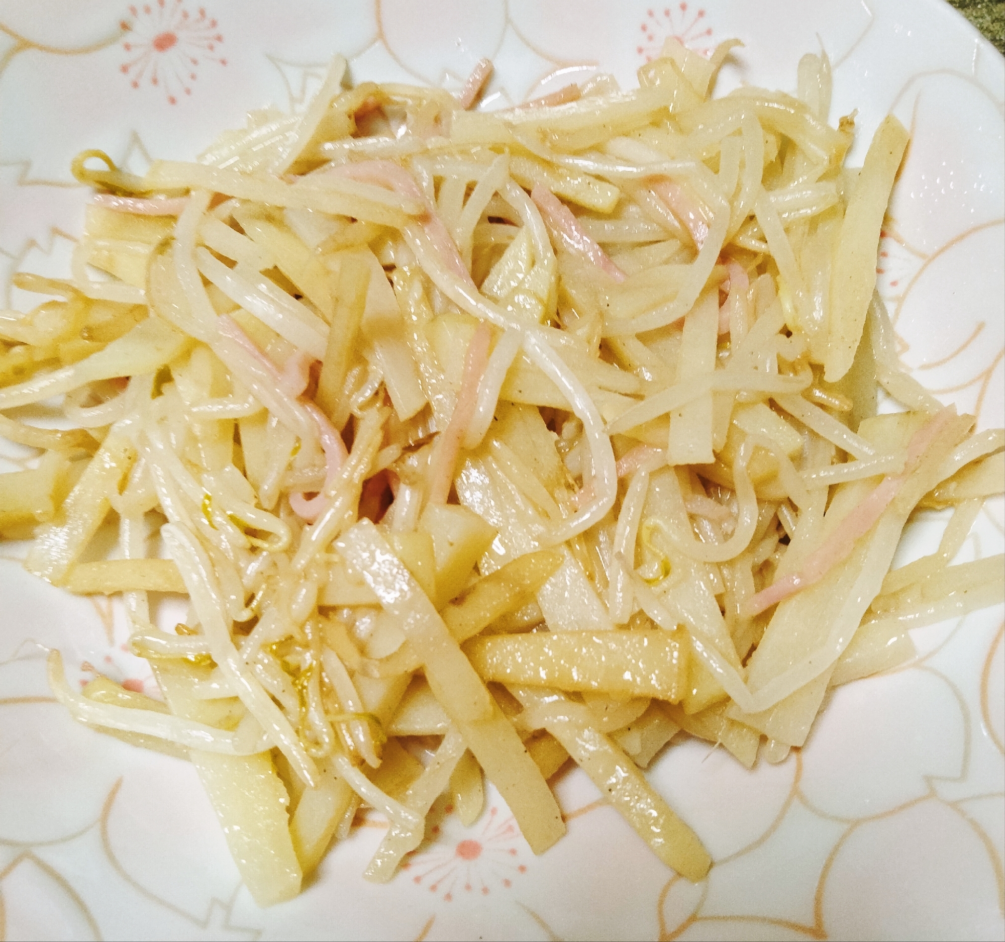 モヤシとハムとメークインのホースラディッシュ炒め