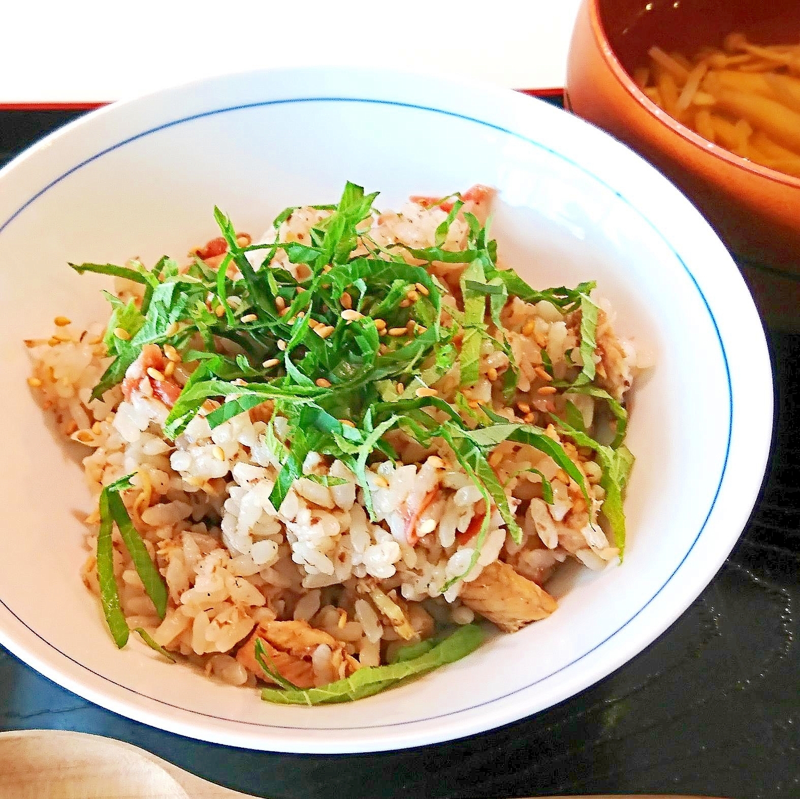 いわしの水煮缶で　いわしの梅しそ混ぜご飯