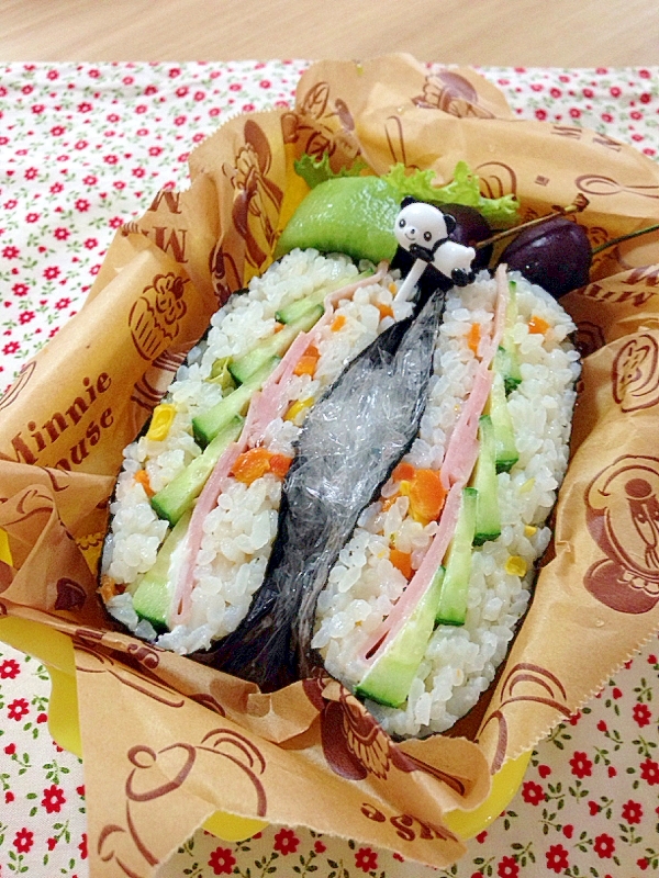 簡単リメイク☆ピラフ&ハムサラダのおにぎらず♪