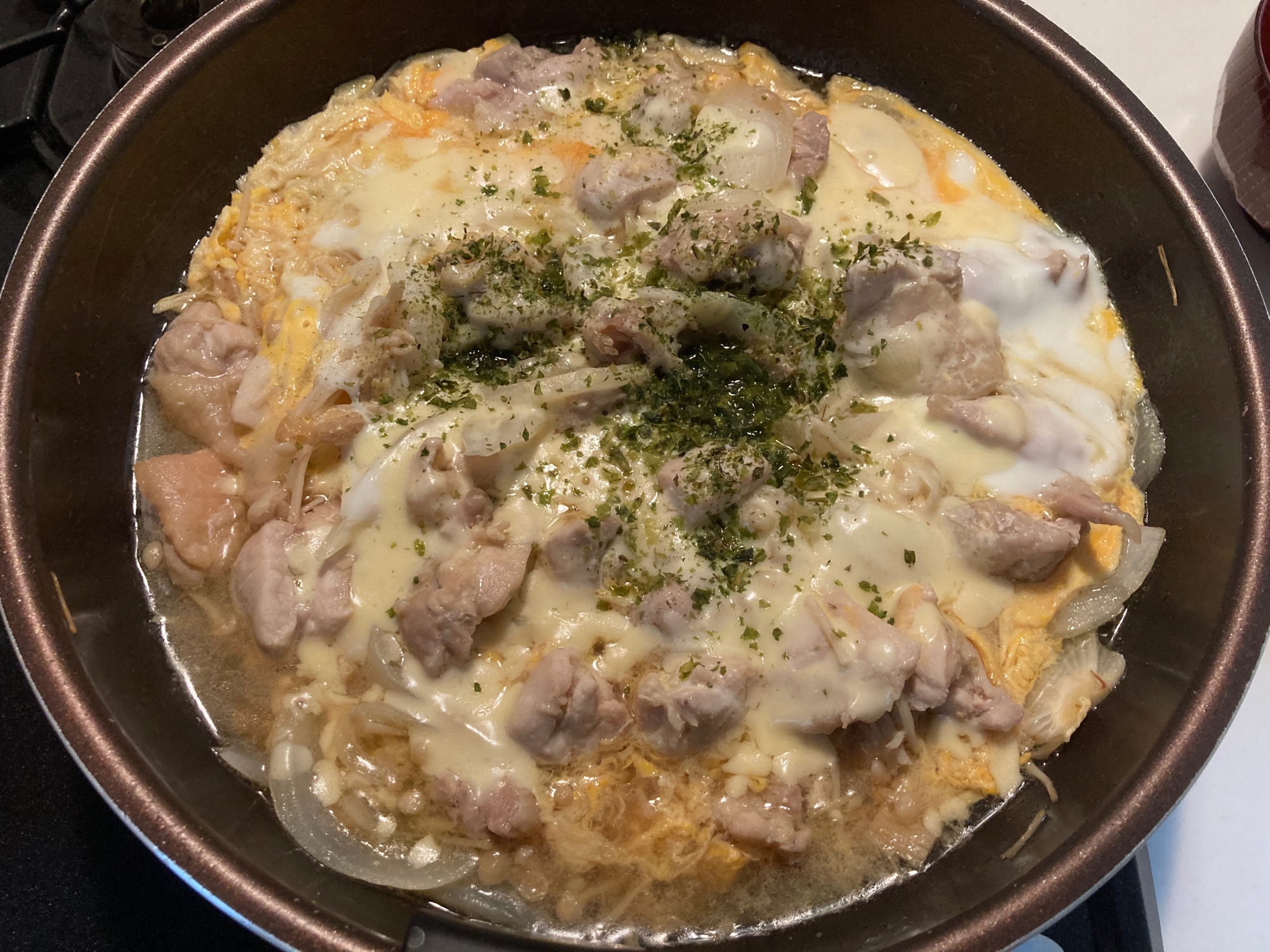 鶏肉と玉ねぎのチーズ親子丼 レシピ 作り方 By Pコ 楽天レシピ