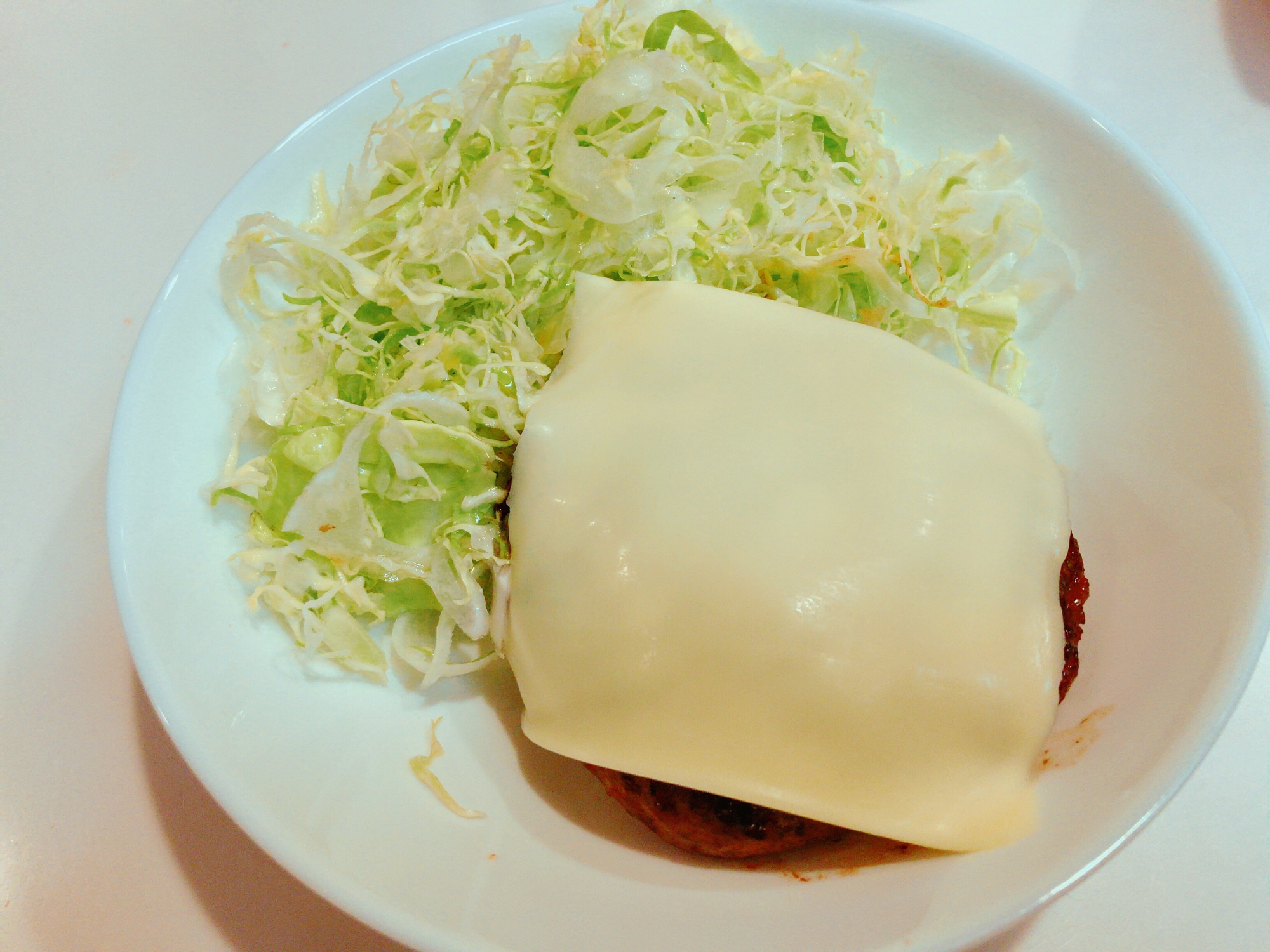 おひとり様でも美味しく☆椎茸入りチーズハンバーグ