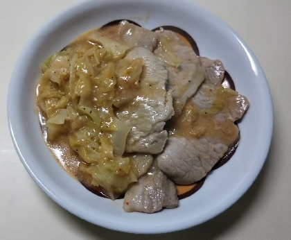 ピリ辛な味付けが・・・たまらぁ～んっ♪( 〃▽〃)ご飯が進んじゃいますっ(笑)キャベツも一緒に炒めてみましたぁ～♪ご馳走様でしたぁ～(*^▽^)/★*☆♪