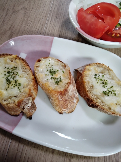 フランスパンのチーズトースト