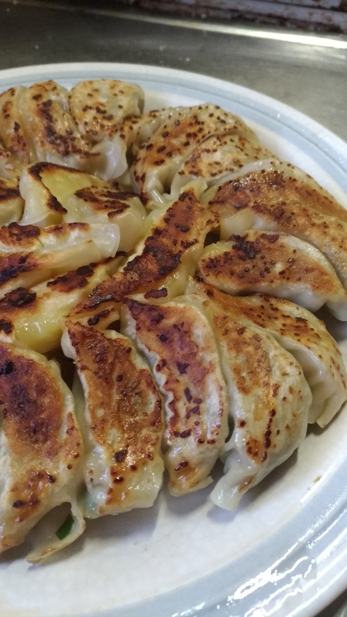 パリッと美味しい餃子の焼き方