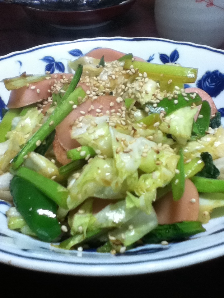 魚肉と小松菜とキャベツのナンプラー炒め