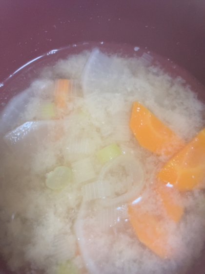 大根と人参と玉ねぎの味噌汁