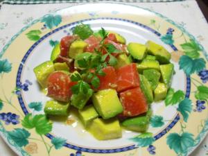 サーモンとアボカドのカルパッチョ