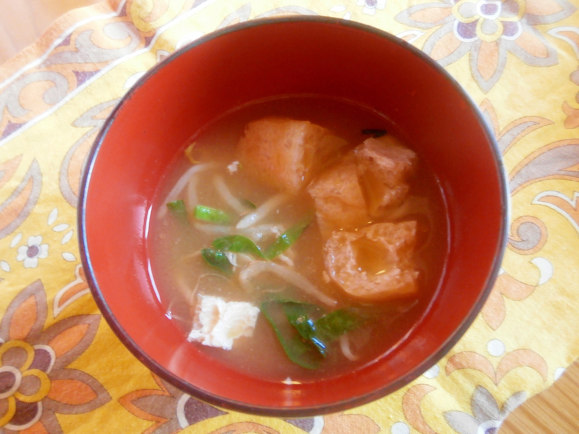 油揚げ・ニラ・もやしの味噌汁