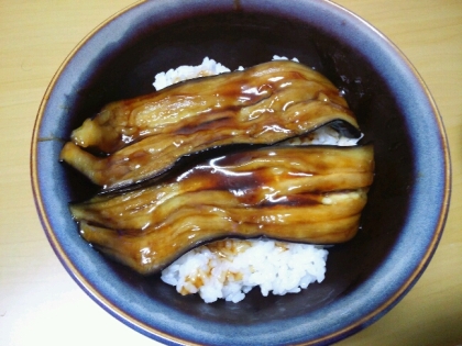 これはまさに鰻丼風( ´艸｀)
たれがナスに染みて美味しかったです!!