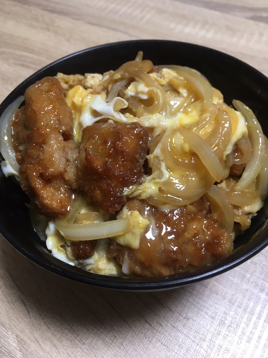 唐揚げの玉子とじ丼