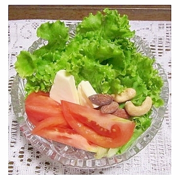 国産チーズレシピ「クリームチーズサラダ」