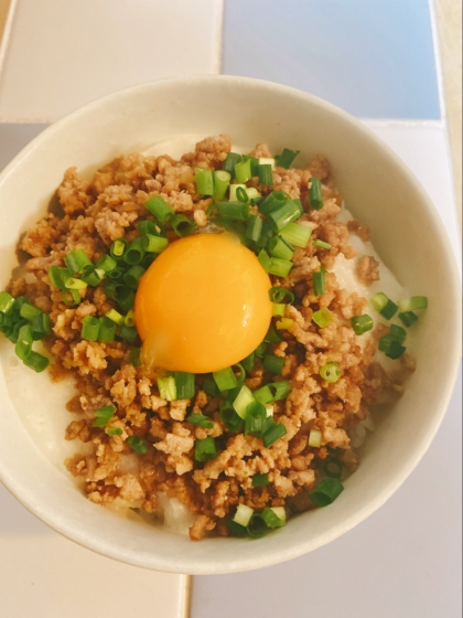 主夫がつくる豚そぼろのとろろ丼