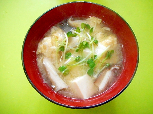 豆腐と椎茸卵の味噌汁
