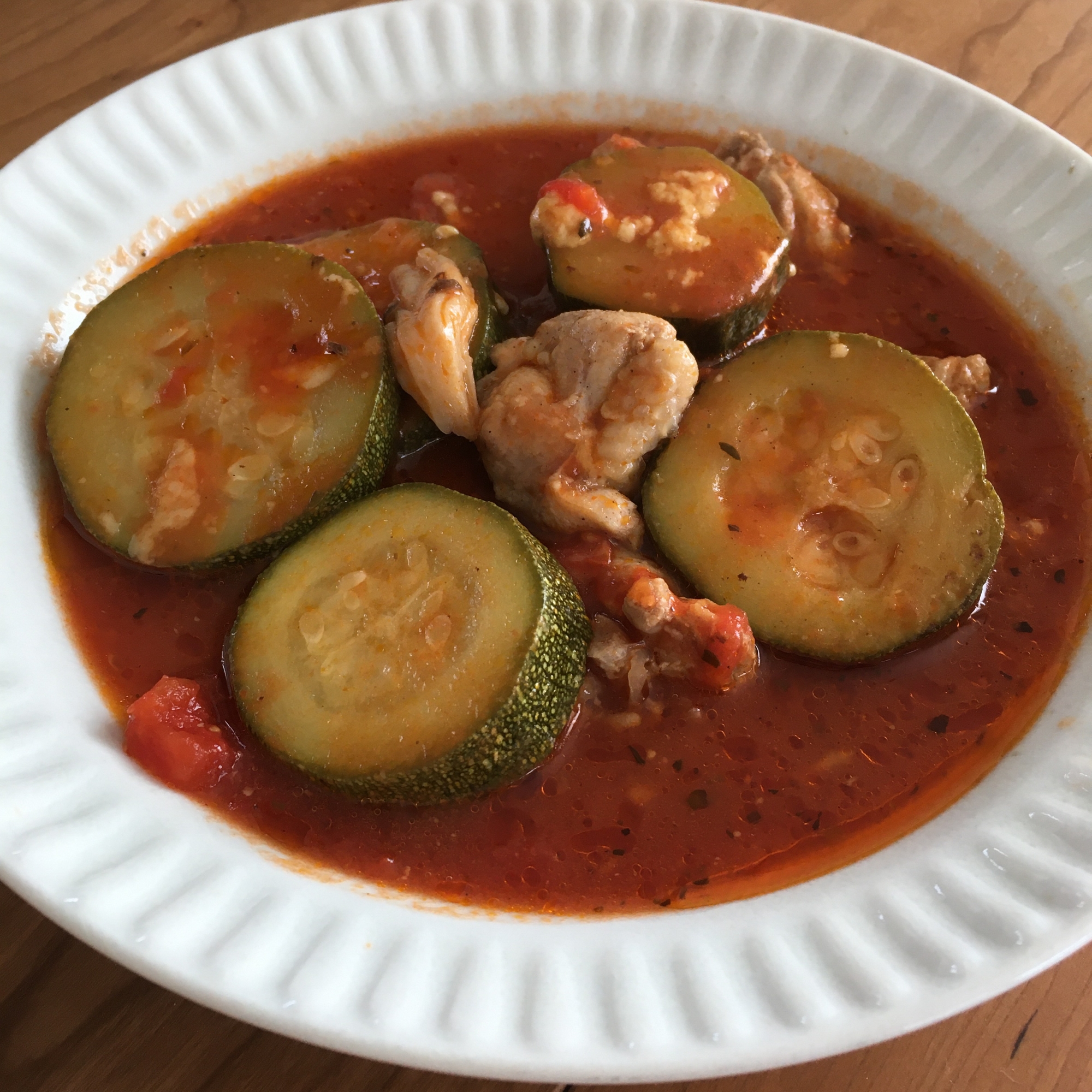 ズッキーニと鶏もも肉のトマト煮込み♪