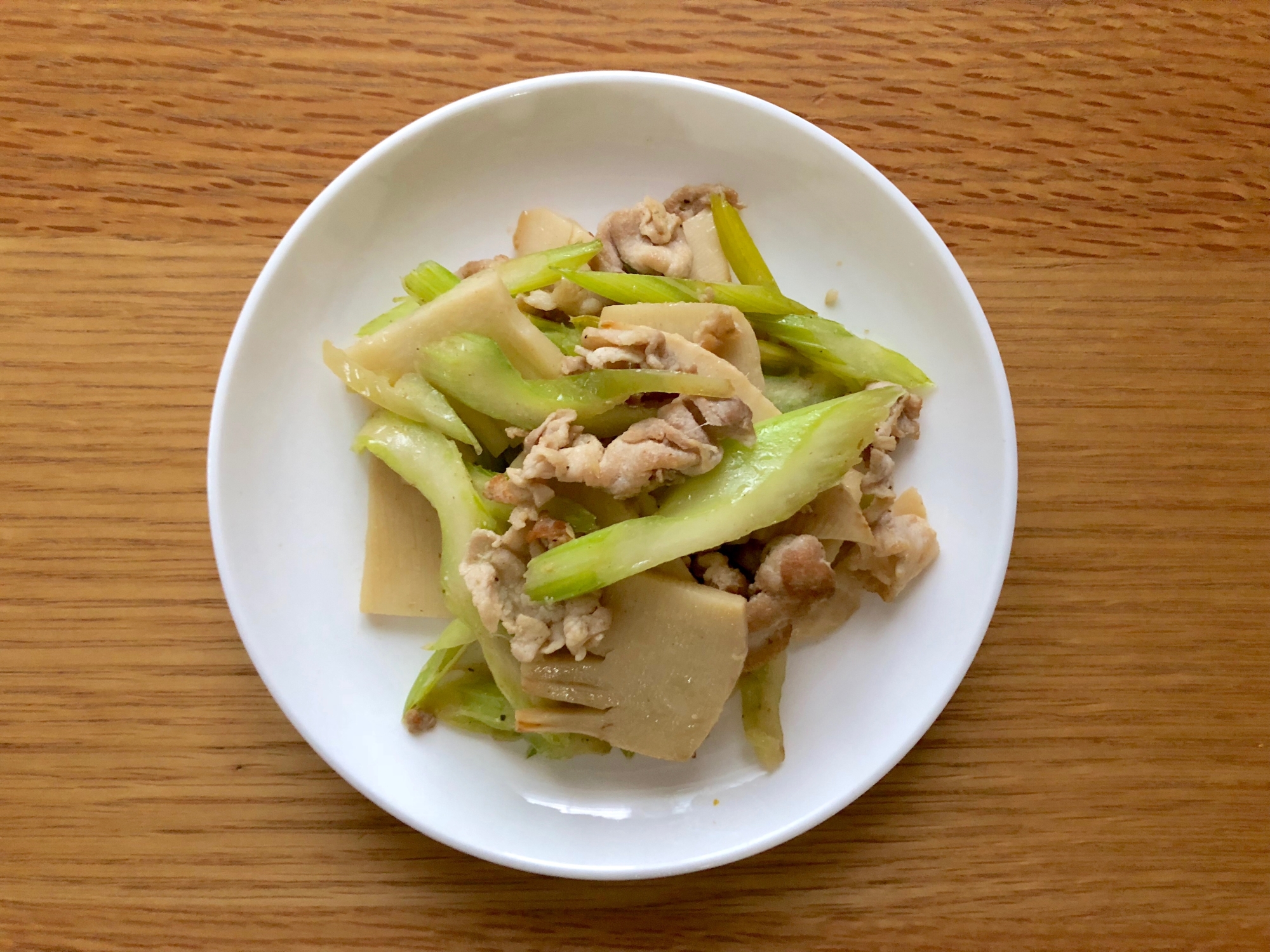 セロリと豚肉の炒めもの