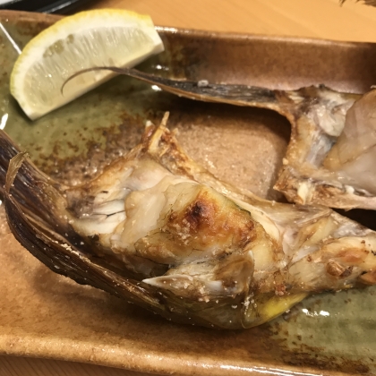 【糖質ゼロ】魚焼きグリルで美味しいぶりカマの塩焼き