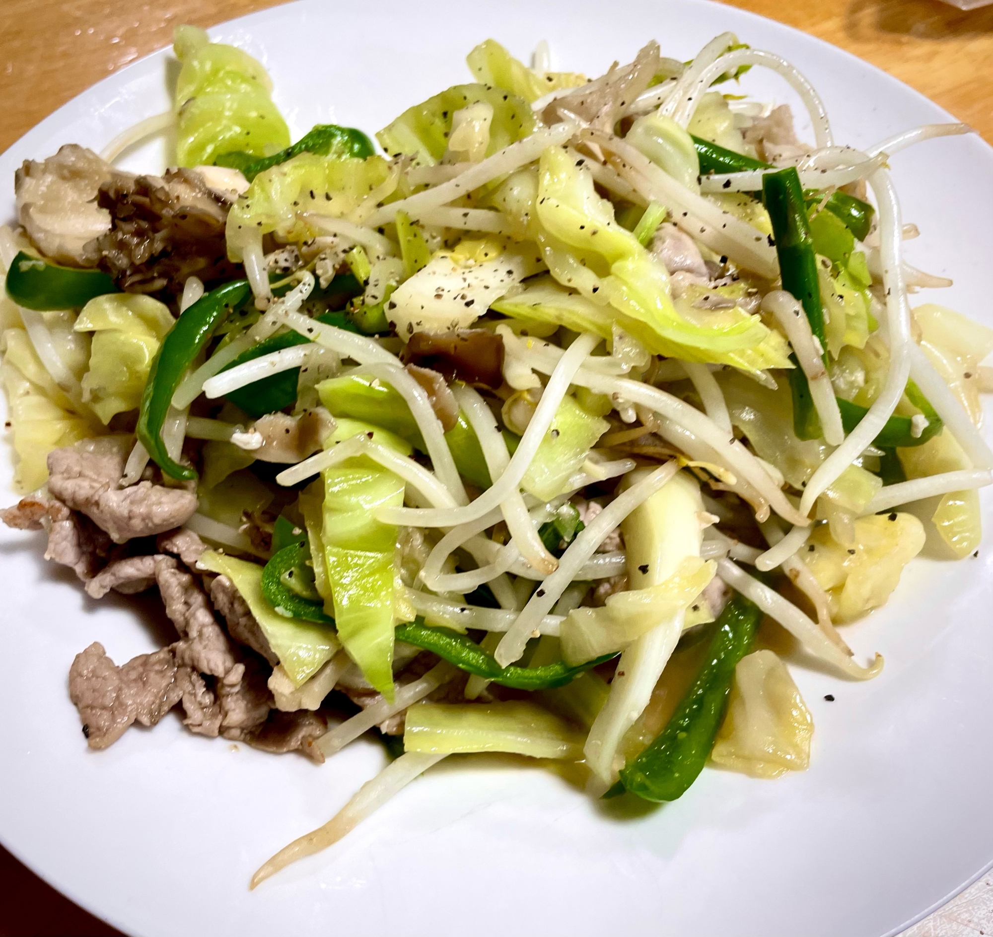 セロリの糠漬けと玉ねぎ麹のコクうま野菜炒め