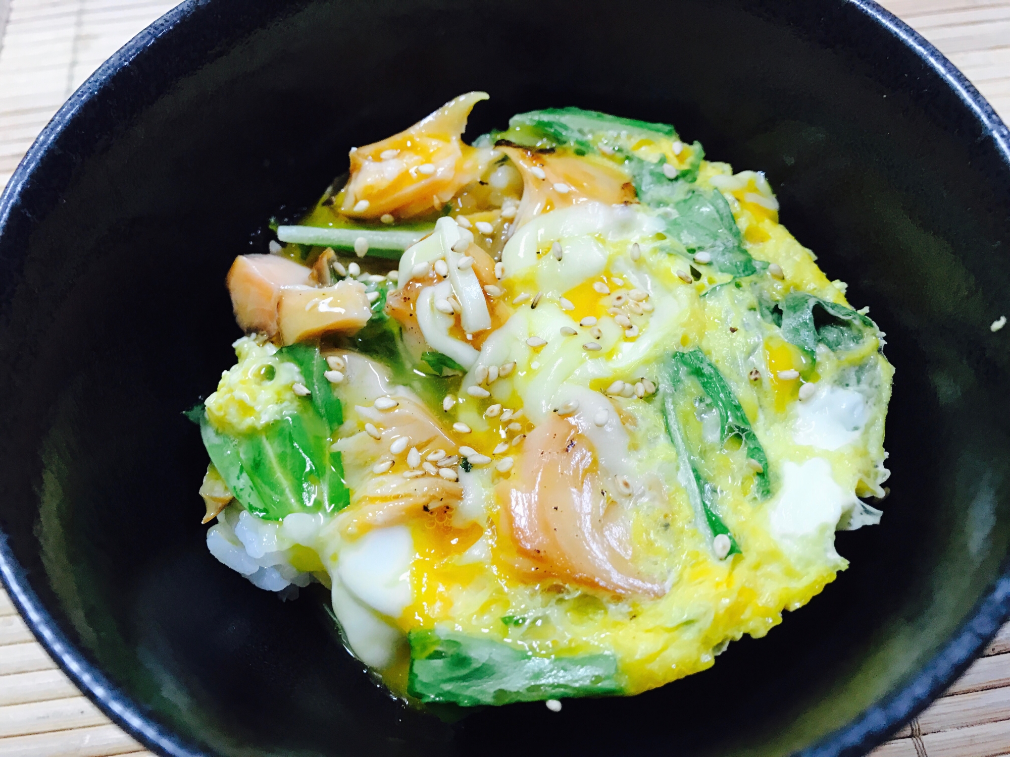 リメイク！焼きサケと水菜のチーズ卵丼