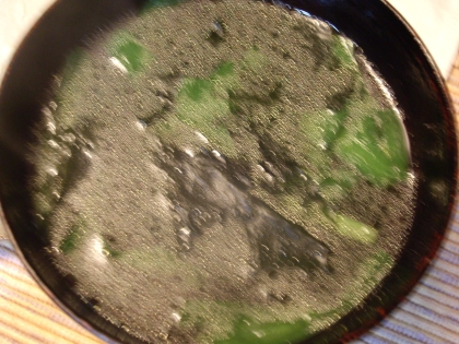乾燥ワカメと冷凍にしたニラを使ってパパッと作りました。
ウェイパーはいいですね。
簡単にできるので、また作ります。