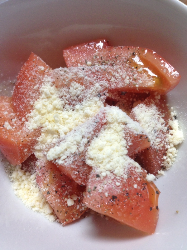 トマトと粉チーズのシンプルサラダ☆