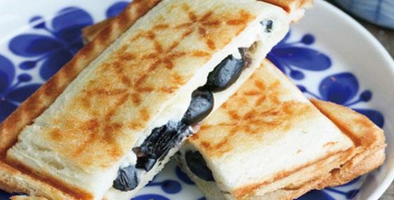 黒豆のクリームチーズサンド