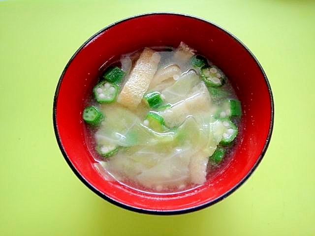 キャベツとオクラ油揚げの味噌汁