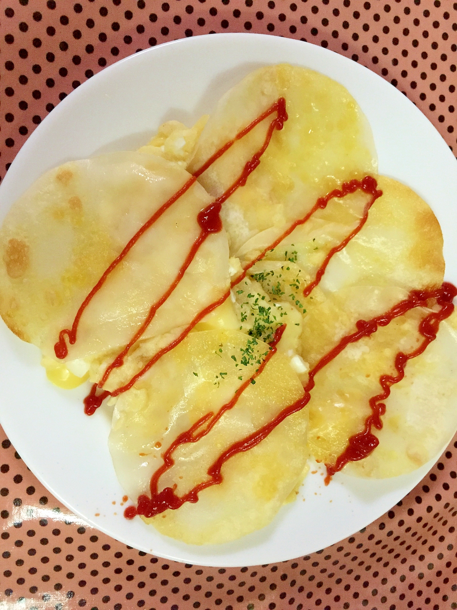 余った餃子の皮でパリパリ食感♩簡単ポテト卵焼き