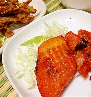 皿に盛られた、カレイのみりん干し