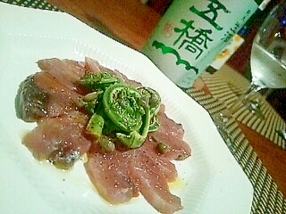 お酒がすすむ、鰹の生ハム風カルパッチョ